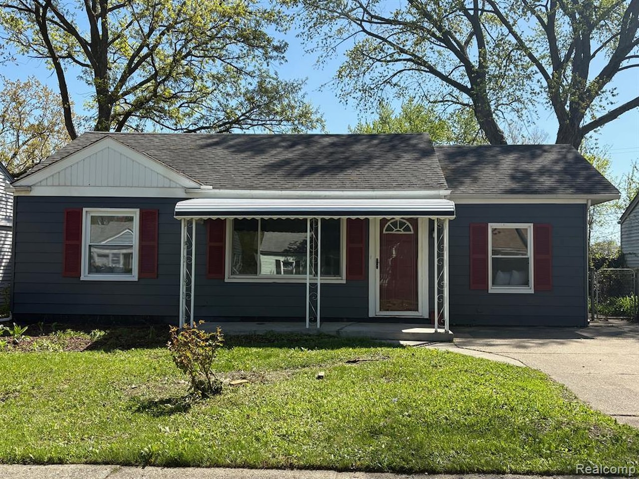 26110 Nagel St in Roseville, MI