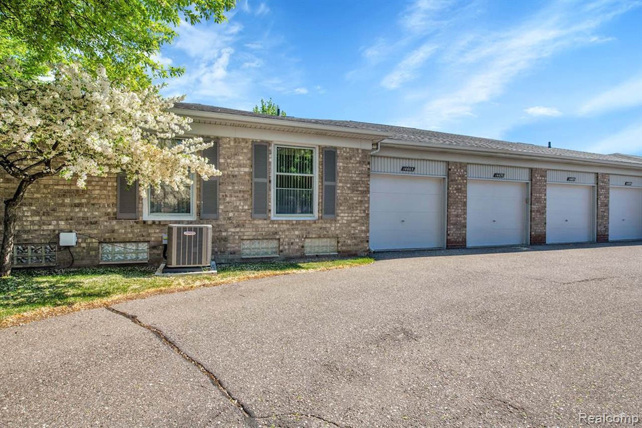 14665 Windmill Ct in Shelby Twp, MI Photo 31