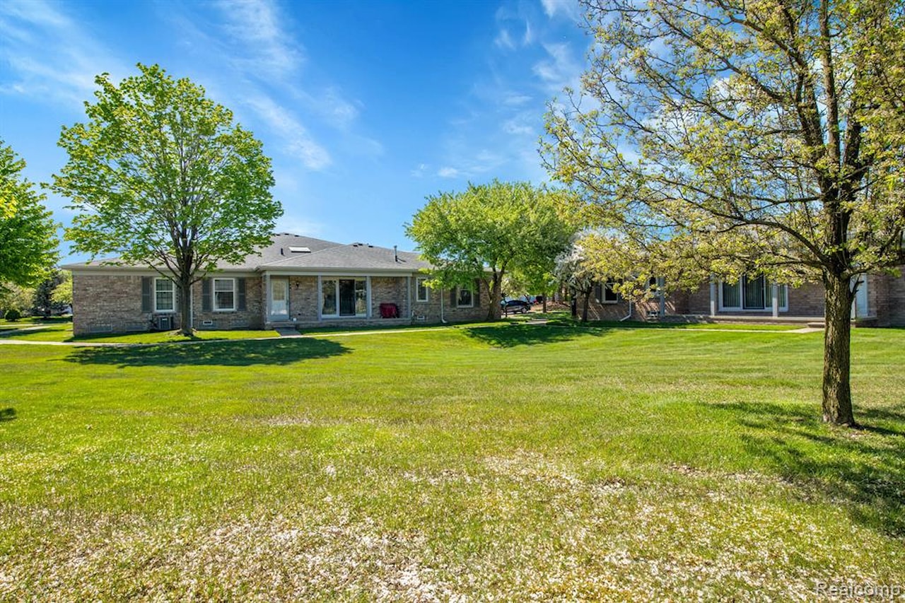 14665 Windmill Ct in Shelby Twp, MI Photo 5