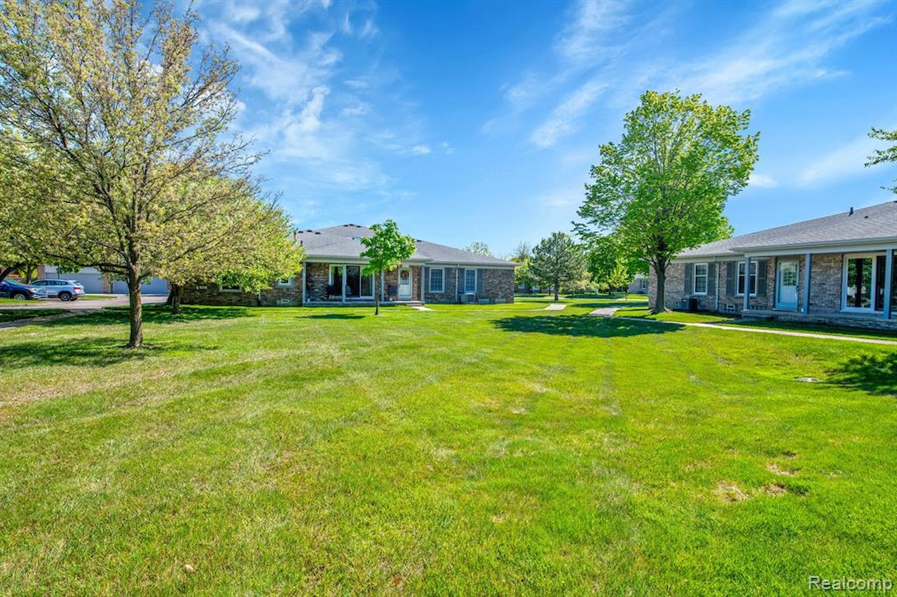14665 Windmill Ct in Shelby Twp, MI Photo 6