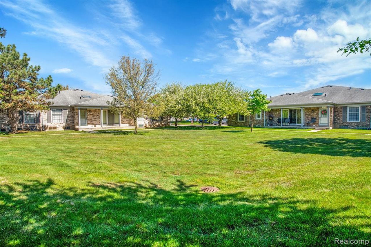 14665 Windmill Ct in Shelby Twp, MI Photo 7