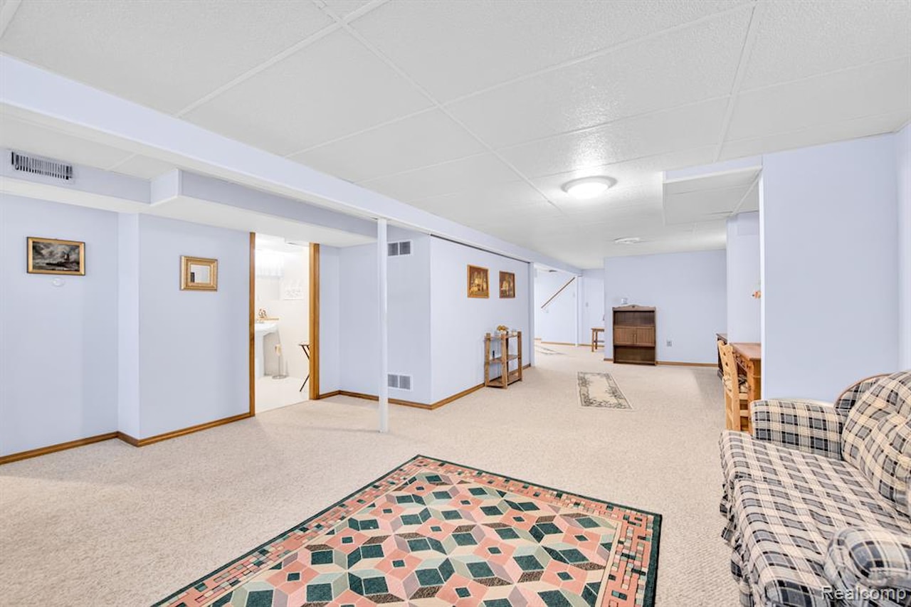 14665 Windmill Ct in Shelby Twp, MI Photo 21