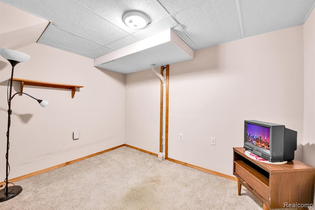 14665 Windmill Ct in Shelby Twp, MI Photo 24