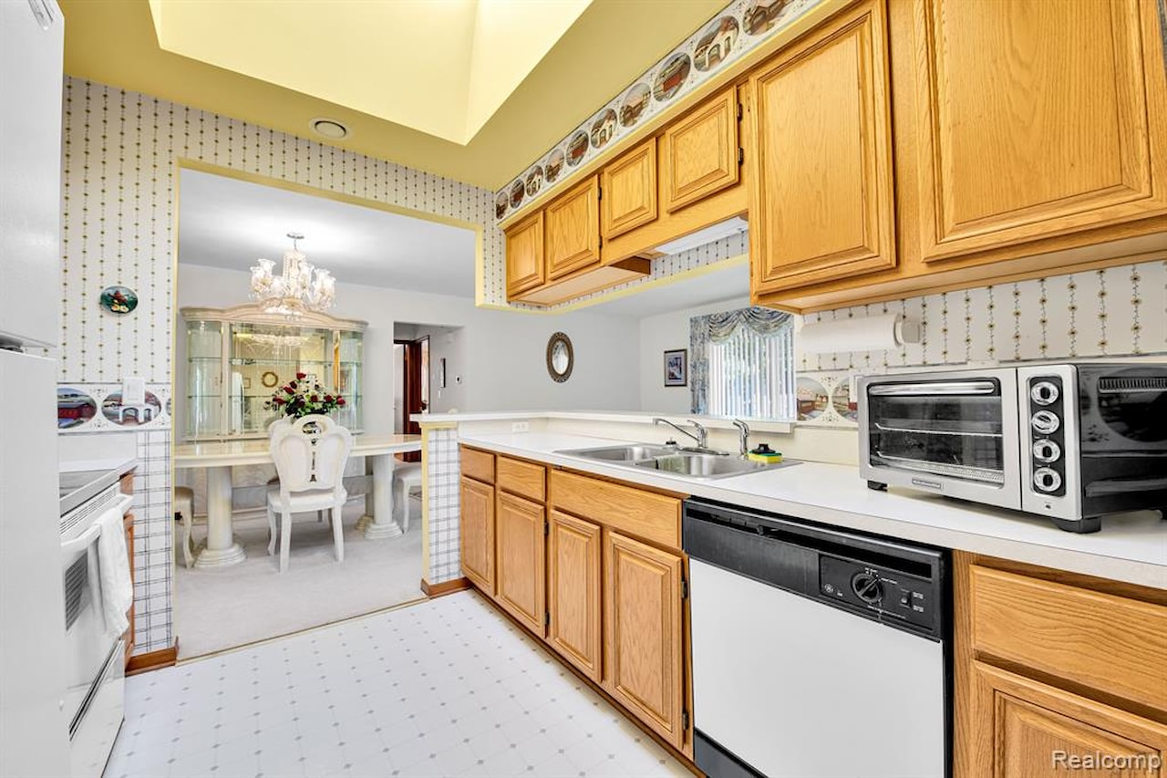 14665 Windmill Ct in Shelby Twp, MI Photo 14