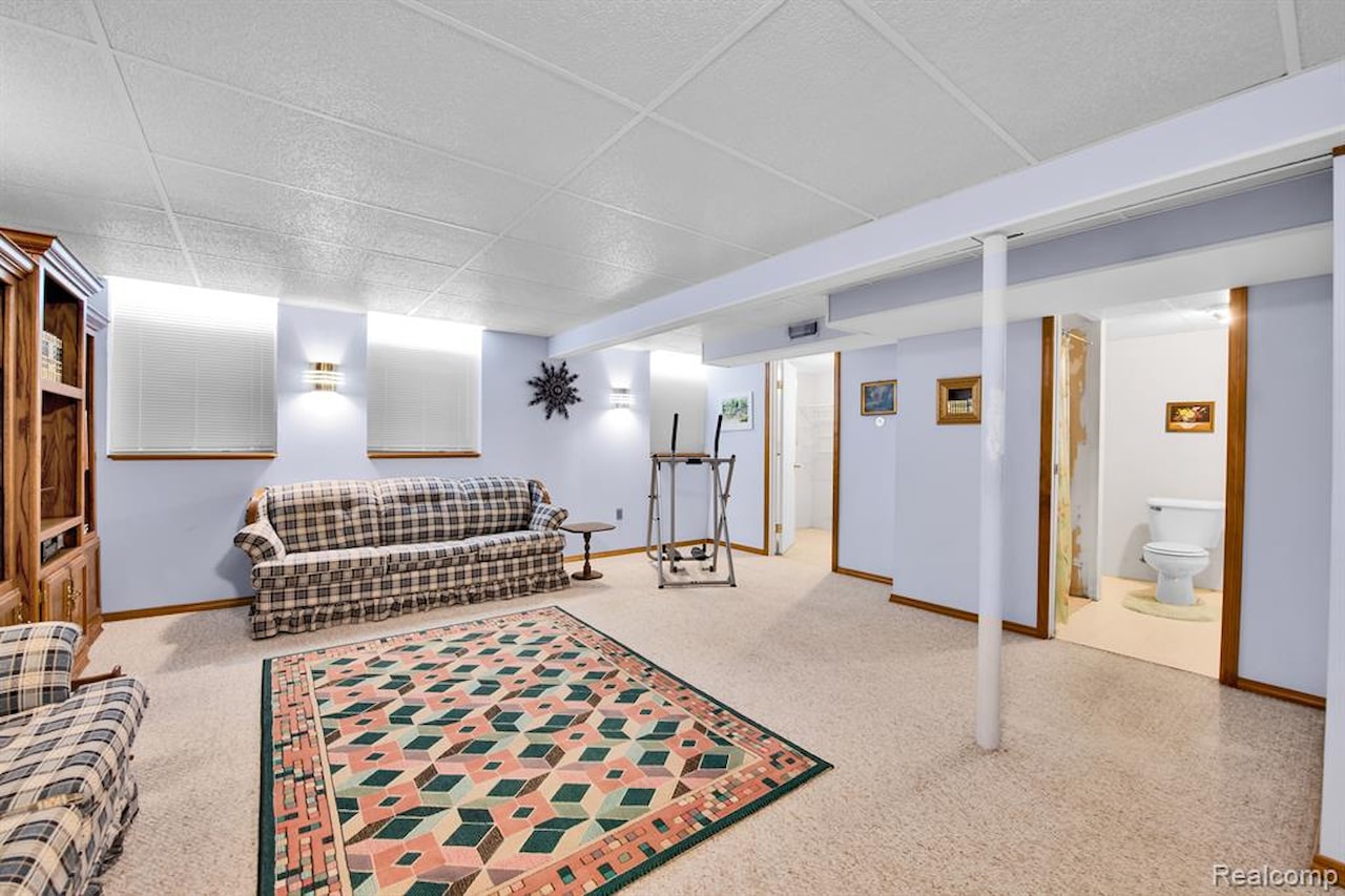 14665 Windmill Ct in Shelby Twp, MI Photo 22