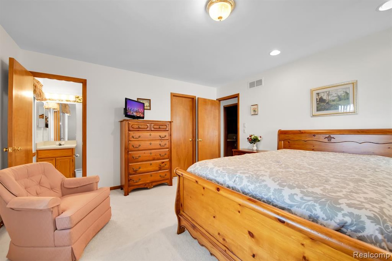 14665 Windmill Ct in Shelby Twp, MI Photo 18