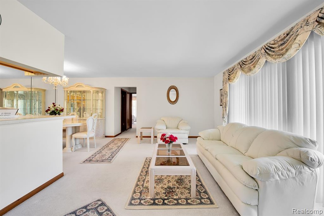 14665 Windmill Ct in Shelby Twp, MI Photo 9