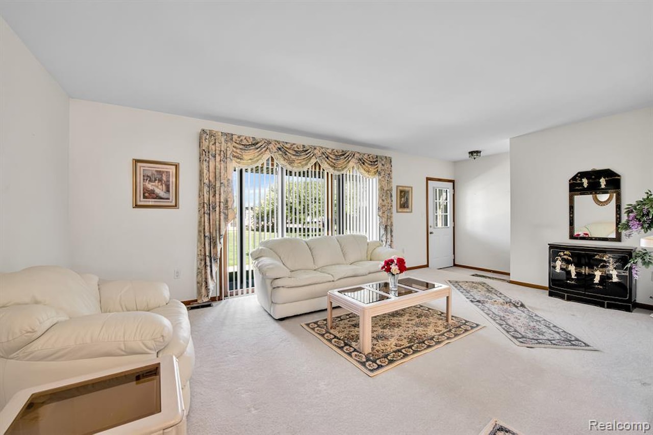 14665 Windmill Ct in Shelby Twp, MI Photo 10