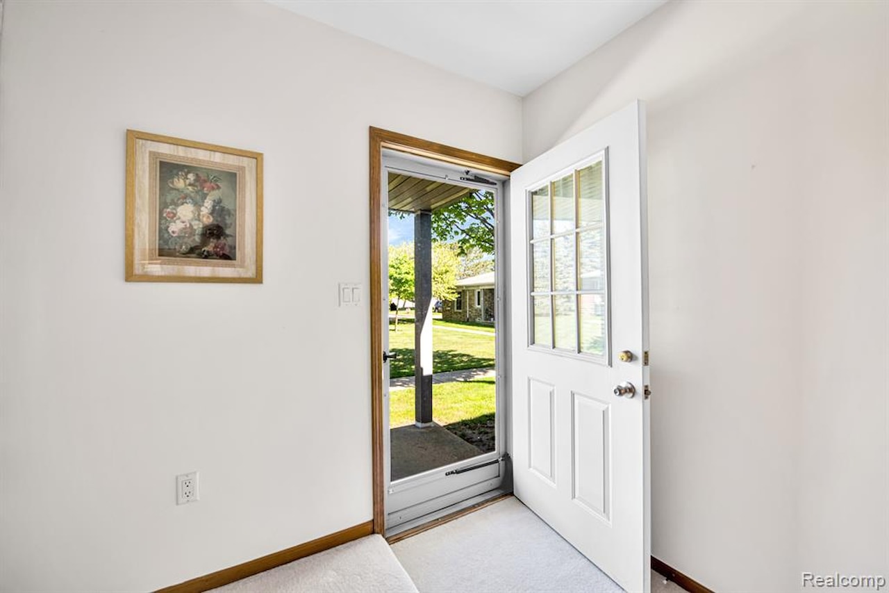 14665 Windmill Ct in Shelby Twp, MI Photo 8