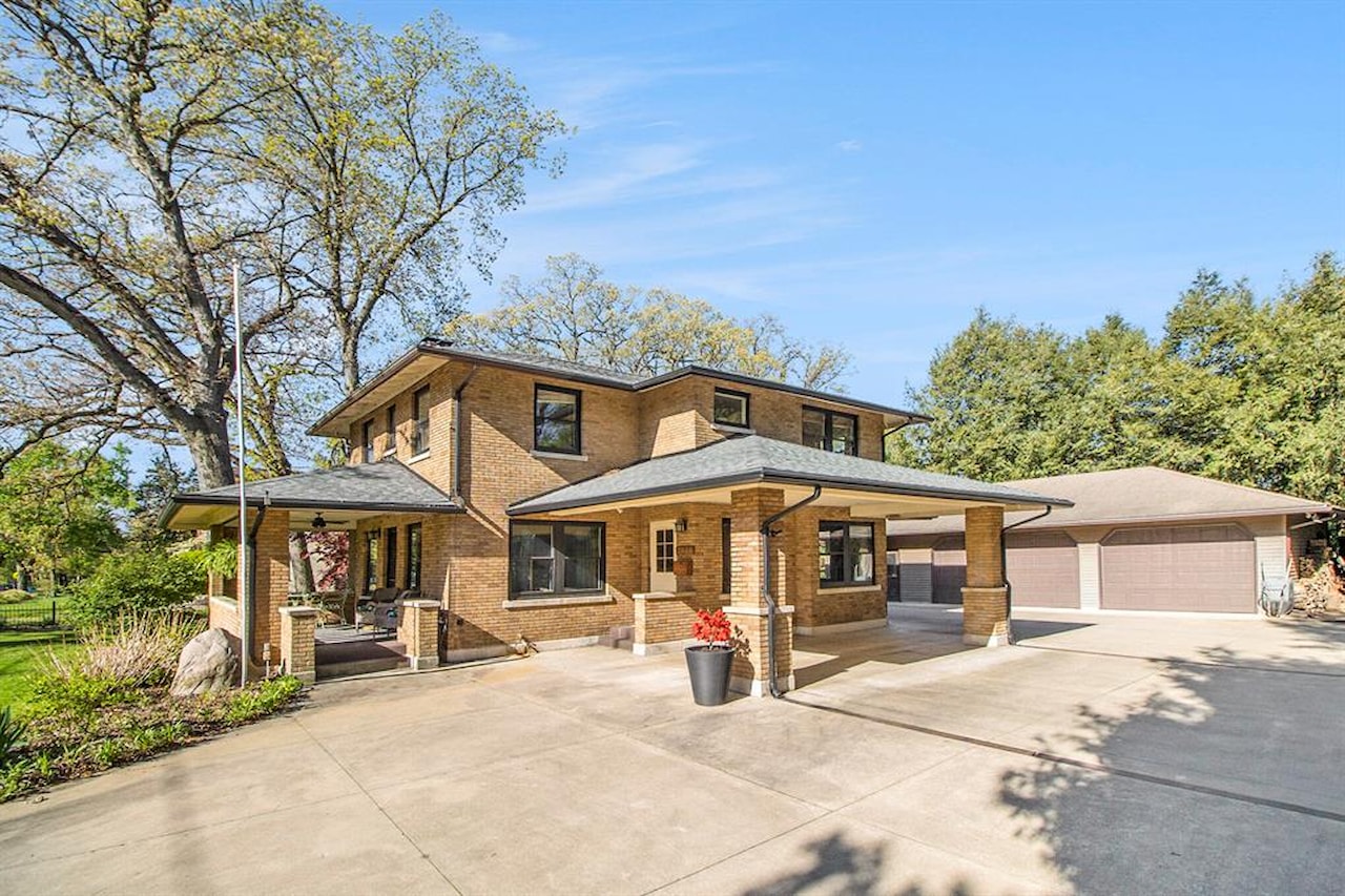 2226 Oakland Dr in Kalamazoo, MI Photo 2