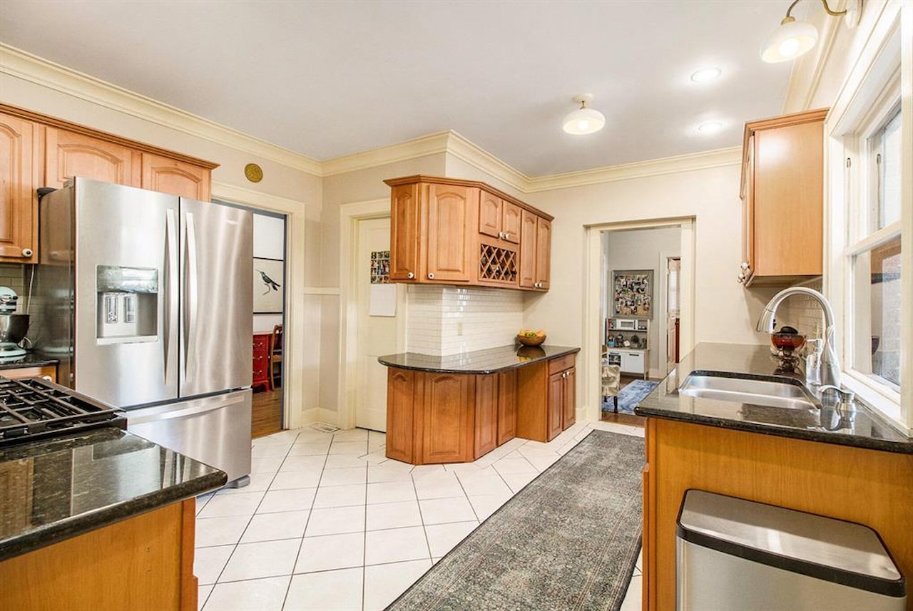 2226 Oakland Dr in Kalamazoo, MI Photo 11