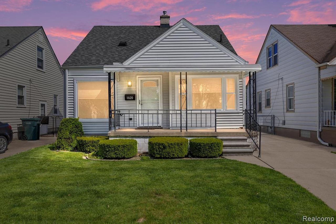 1820 Detroit Ave in Lincoln Park, MI