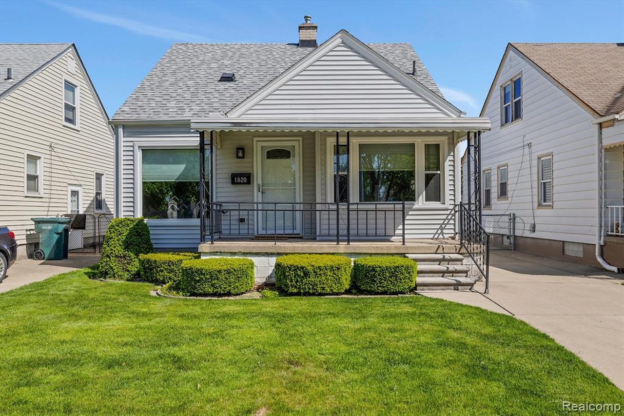 1820 Detroit Ave in Lincoln Park, MI Photo 2