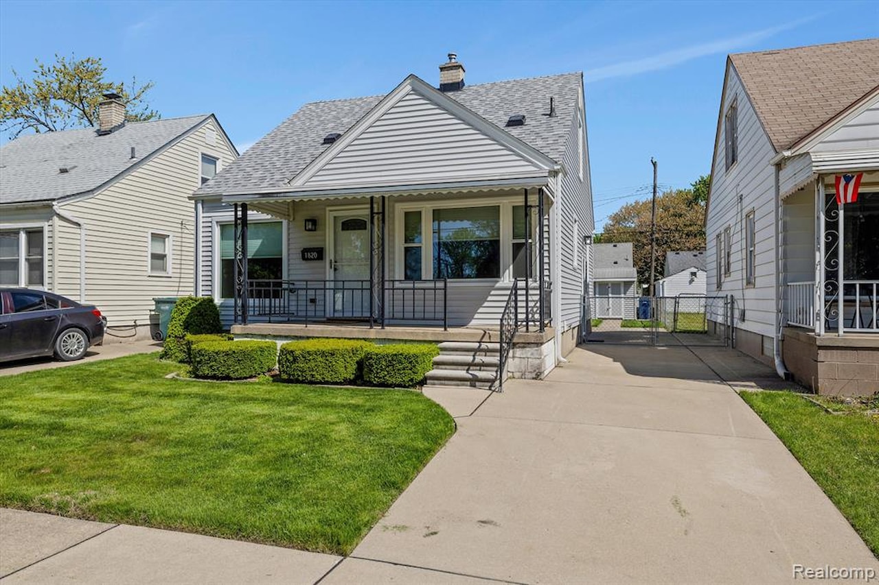 1820 Detroit Ave in Lincoln Park, MI Photo 4