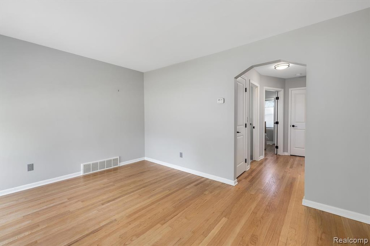 1820 Detroit Ave in Lincoln Park, MI Photo 7