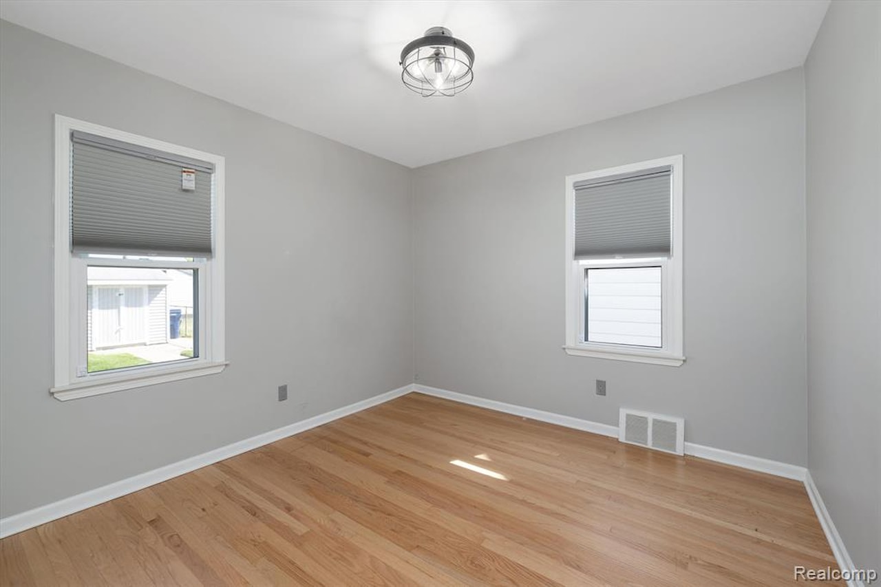 1820 Detroit Ave in Lincoln Park, MI Photo 8