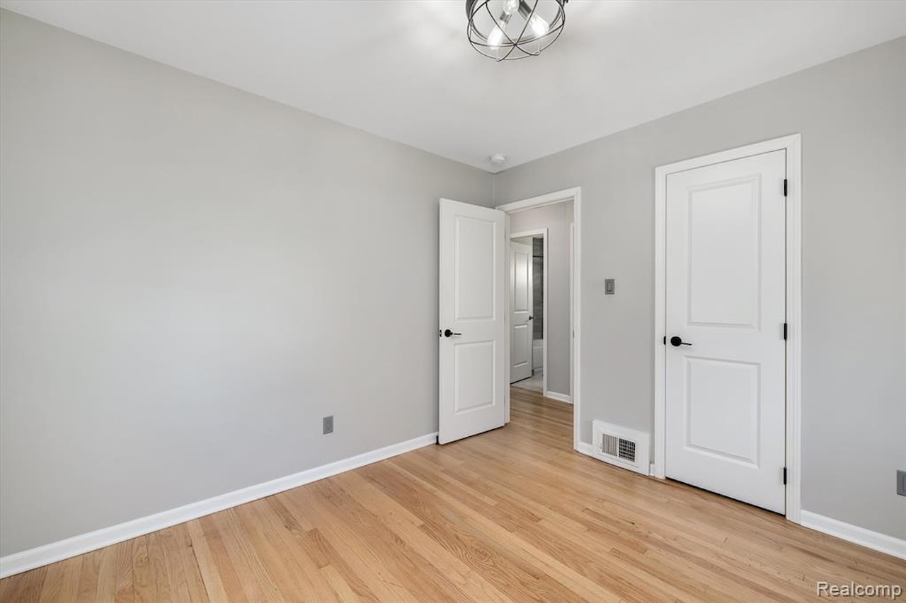 1820 Detroit Ave in Lincoln Park, MI Photo 9