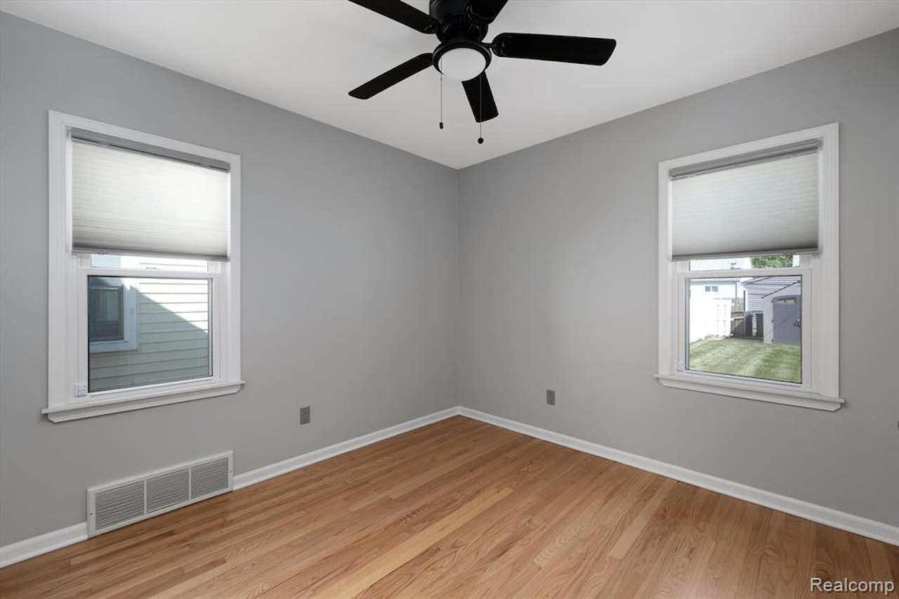 1820 Detroit Ave in Lincoln Park, MI Photo 12