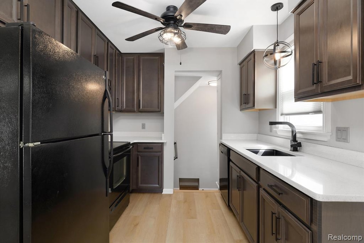 1820 Detroit Ave in Lincoln Park, MI Photo 15