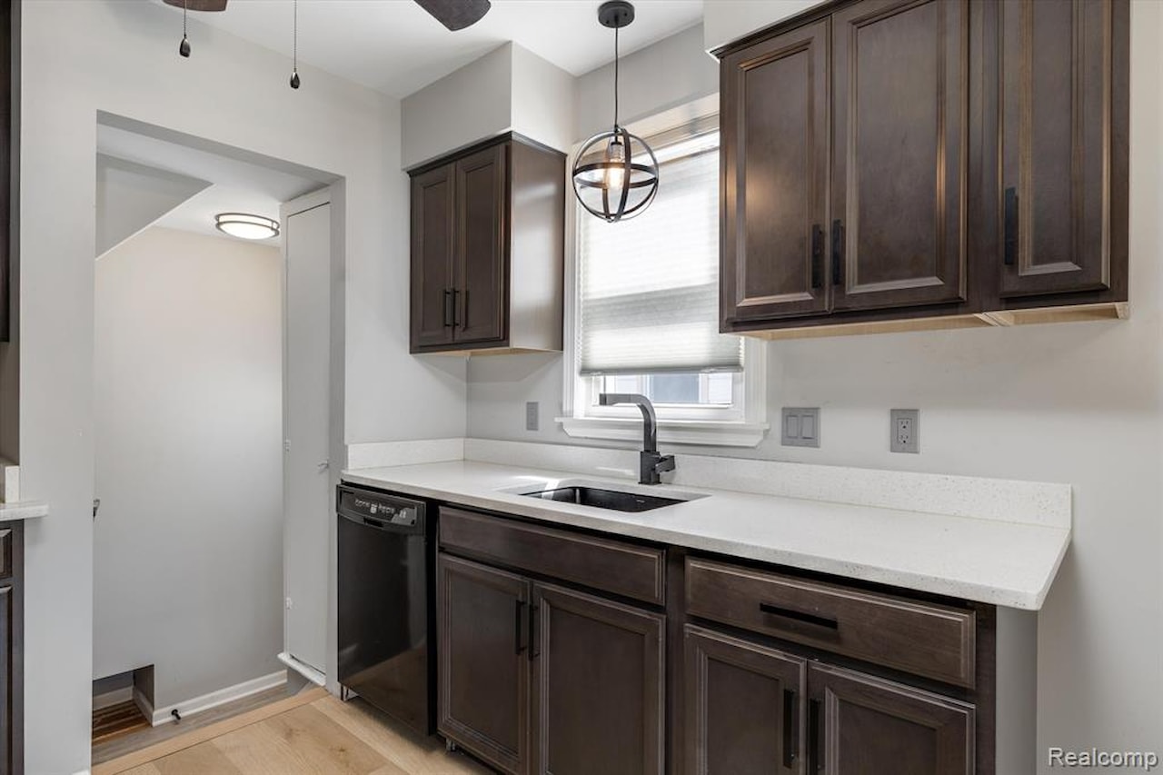 1820 Detroit Ave in Lincoln Park, MI Photo 16