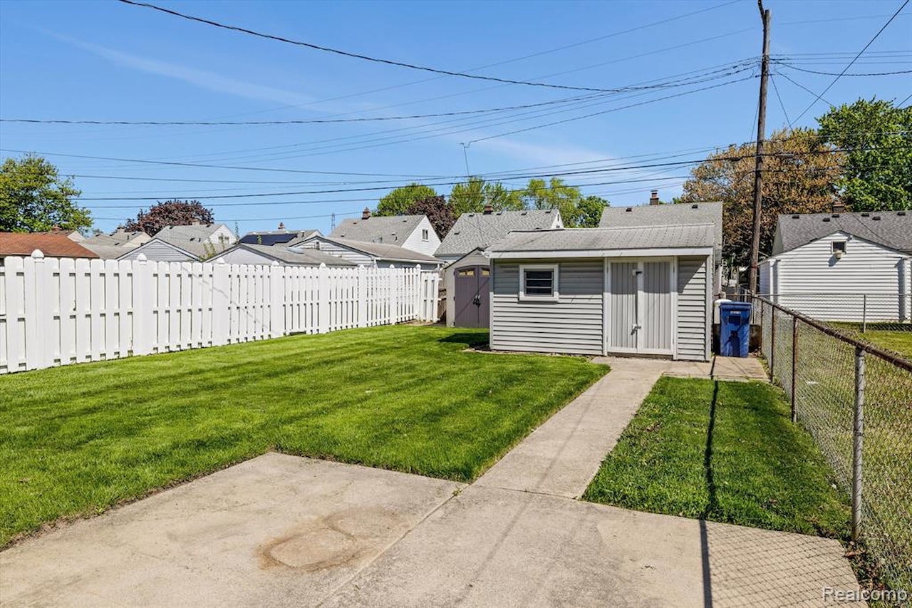 1820 Detroit Ave in Lincoln Park, MI Photo 28