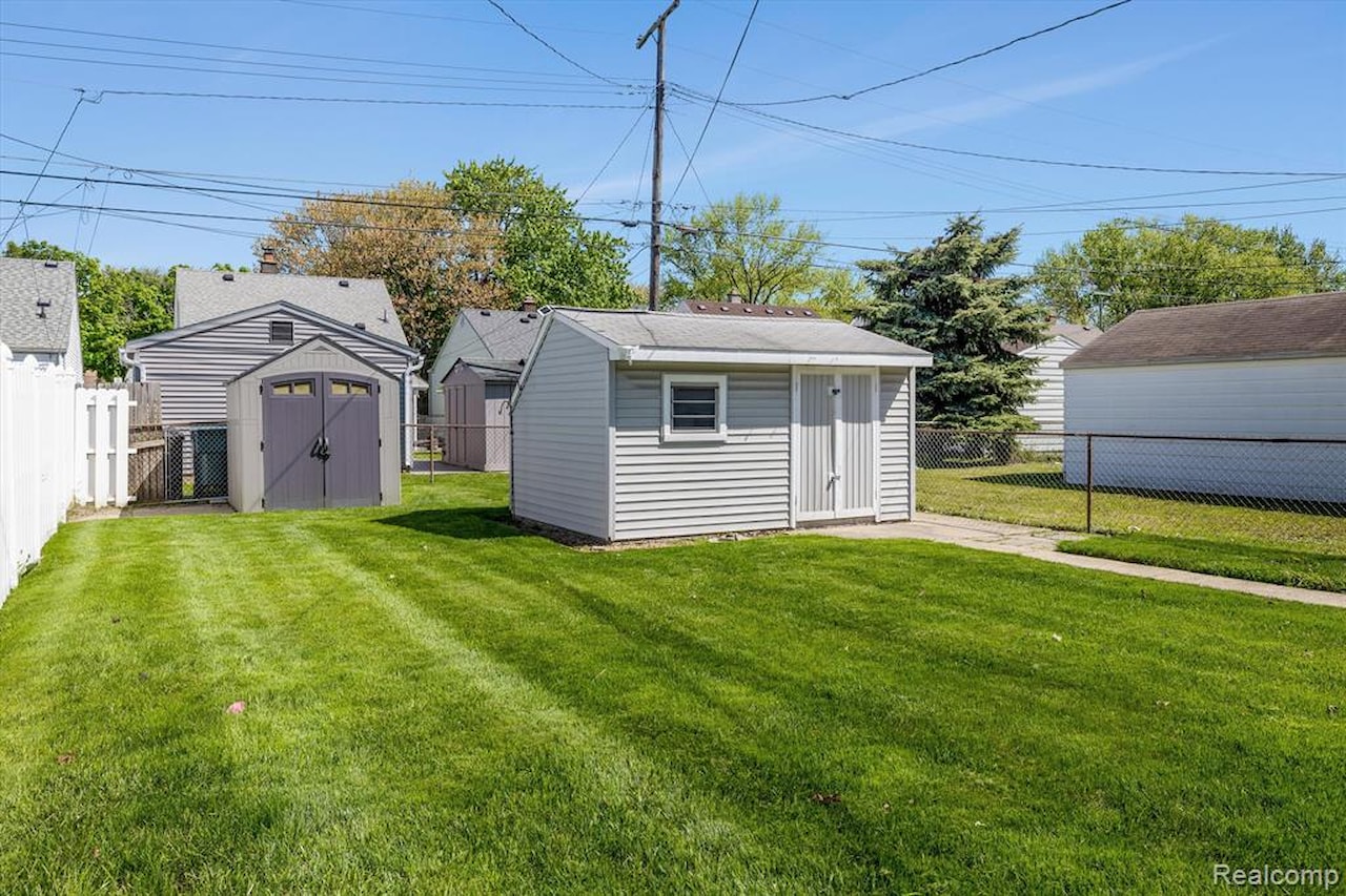1820 Detroit Ave in Lincoln Park, MI Photo 29