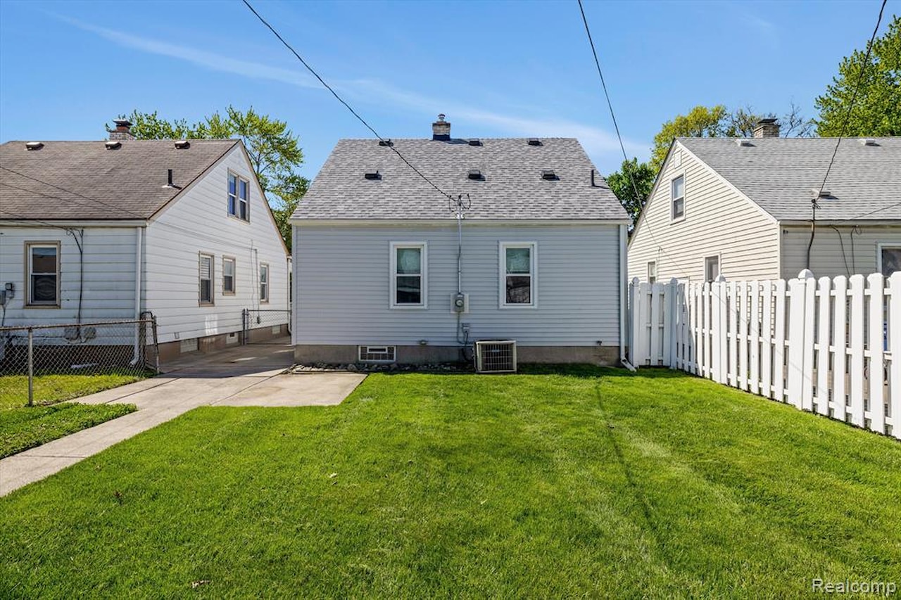 1820 Detroit Ave in Lincoln Park, MI Photo 31