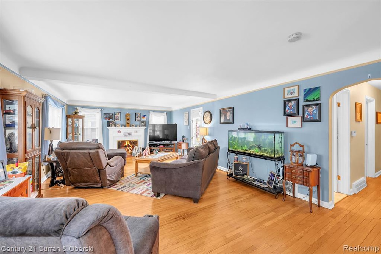 626 N York St in Dearborn, MI Photo 4