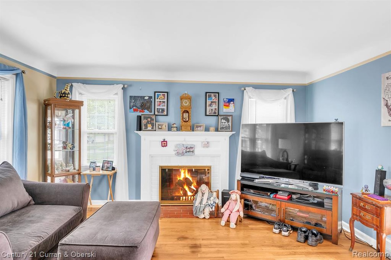 626 N York St in Dearborn, MI Photo 5