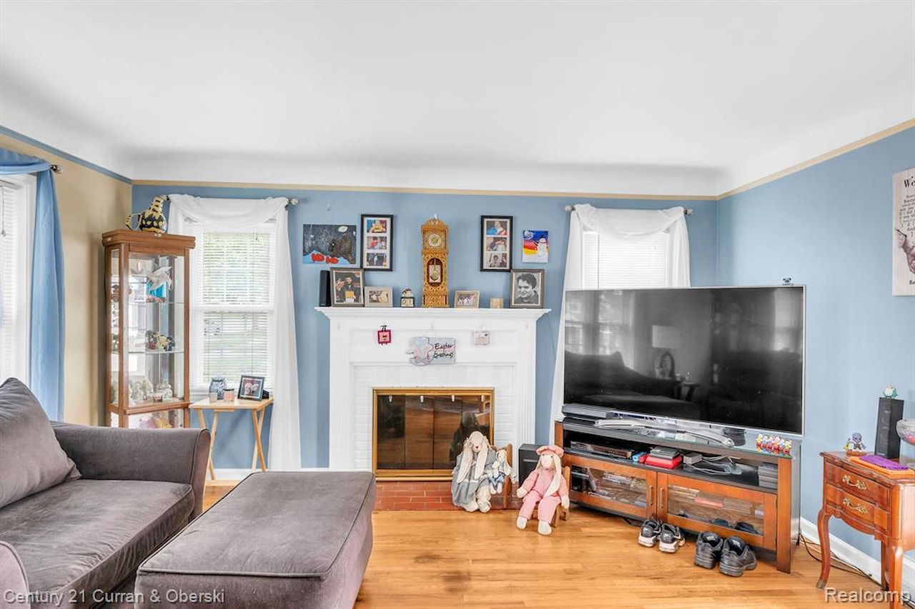 626 N York St in Dearborn, MI Photo 6