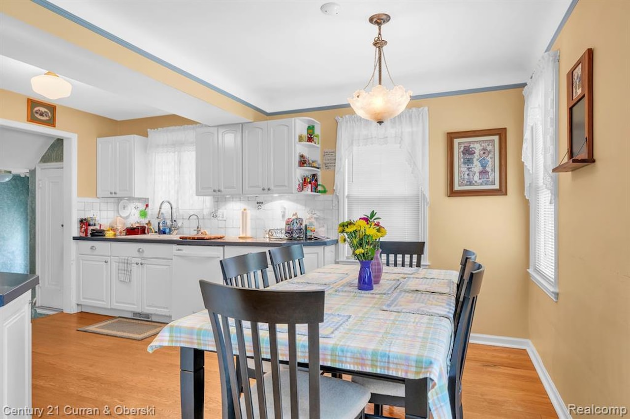 626 N York St in Dearborn, MI Photo 7