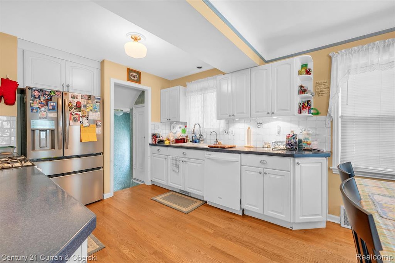 626 N York St in Dearborn, MI Photo 8