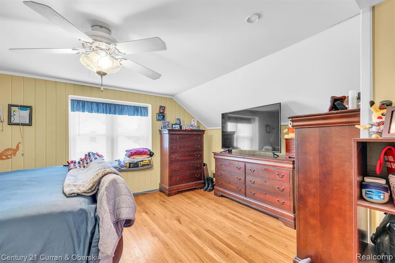 626 N York St in Dearborn, MI Photo 18