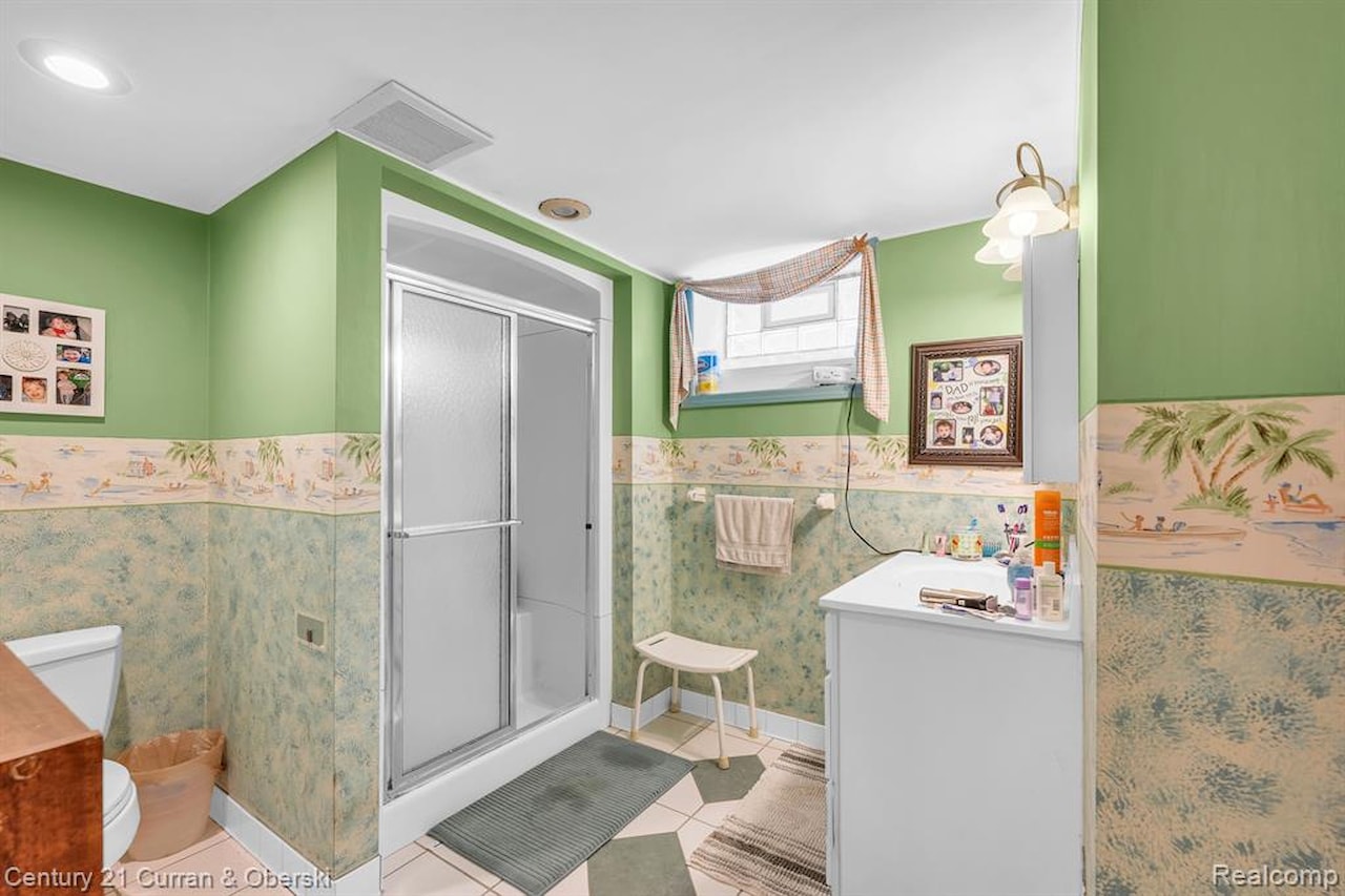 626 N York St in Dearborn, MI Photo 20