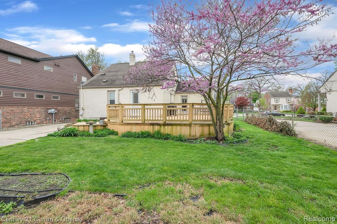 626 N York St in Dearborn, MI Photo 22