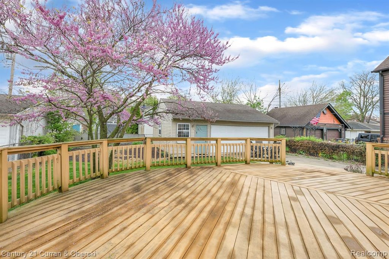 626 N York St in Dearborn, MI Photo 23