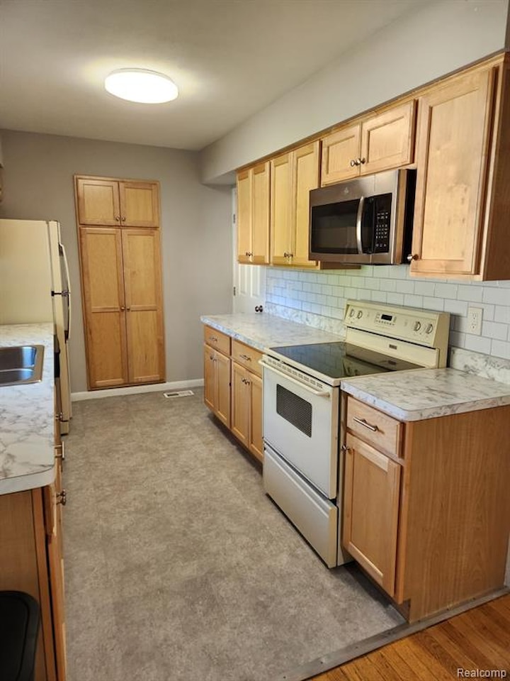 501 Virginia Ave in East Lansing, MI Photo 4