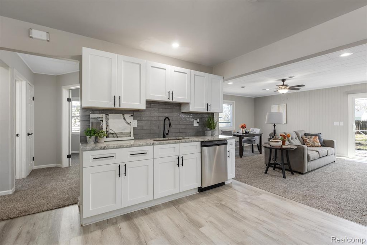 26110 Nagel St in Roseville, MI Photo 6
