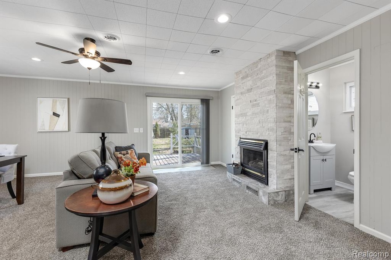 26110 Nagel St in Roseville, MI Photo 8