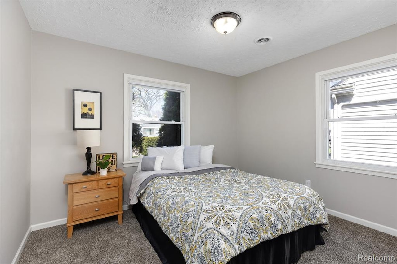 26110 Nagel St in Roseville, MI Photo 10