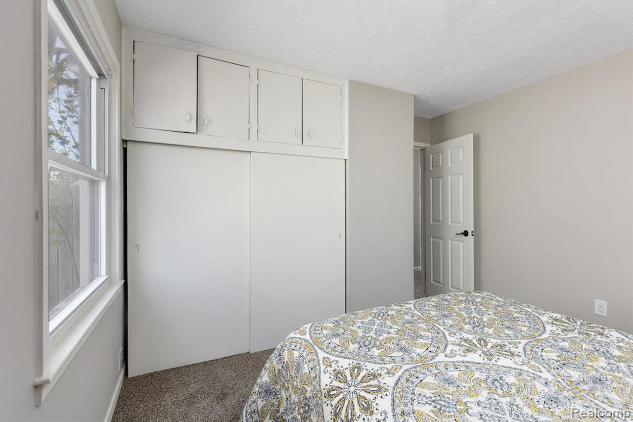 26110 Nagel St in Roseville, MI Photo 11