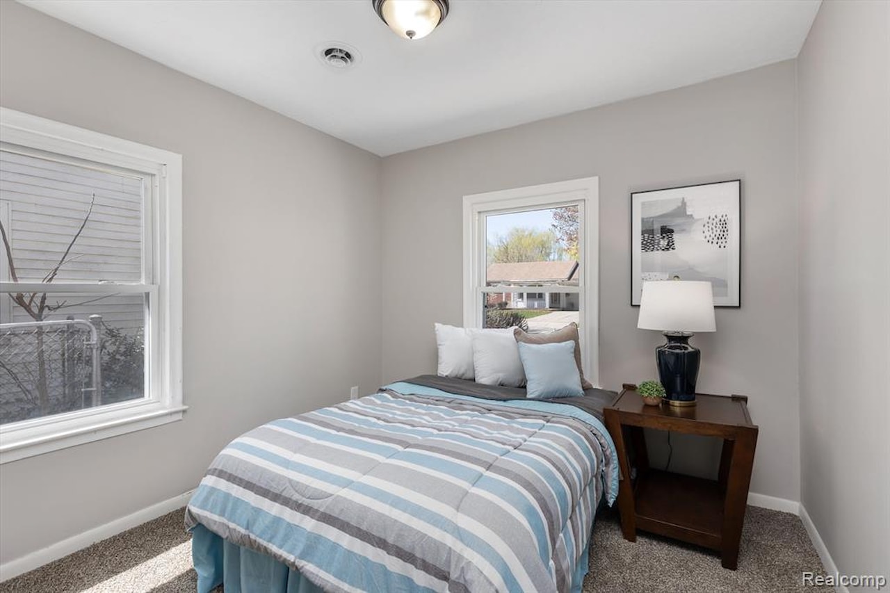 26110 Nagel St in Roseville, MI Photo 16