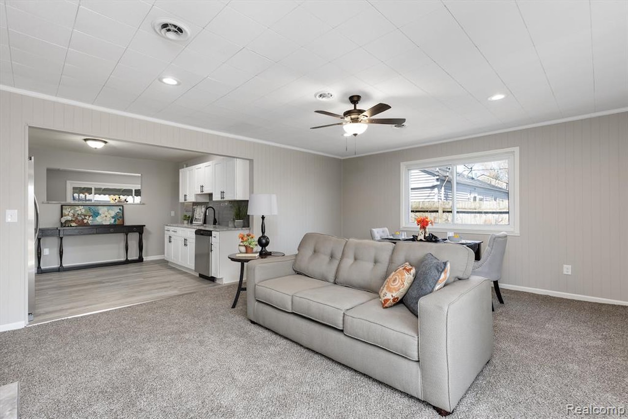 26110 Nagel St in Roseville, MI Photo 19