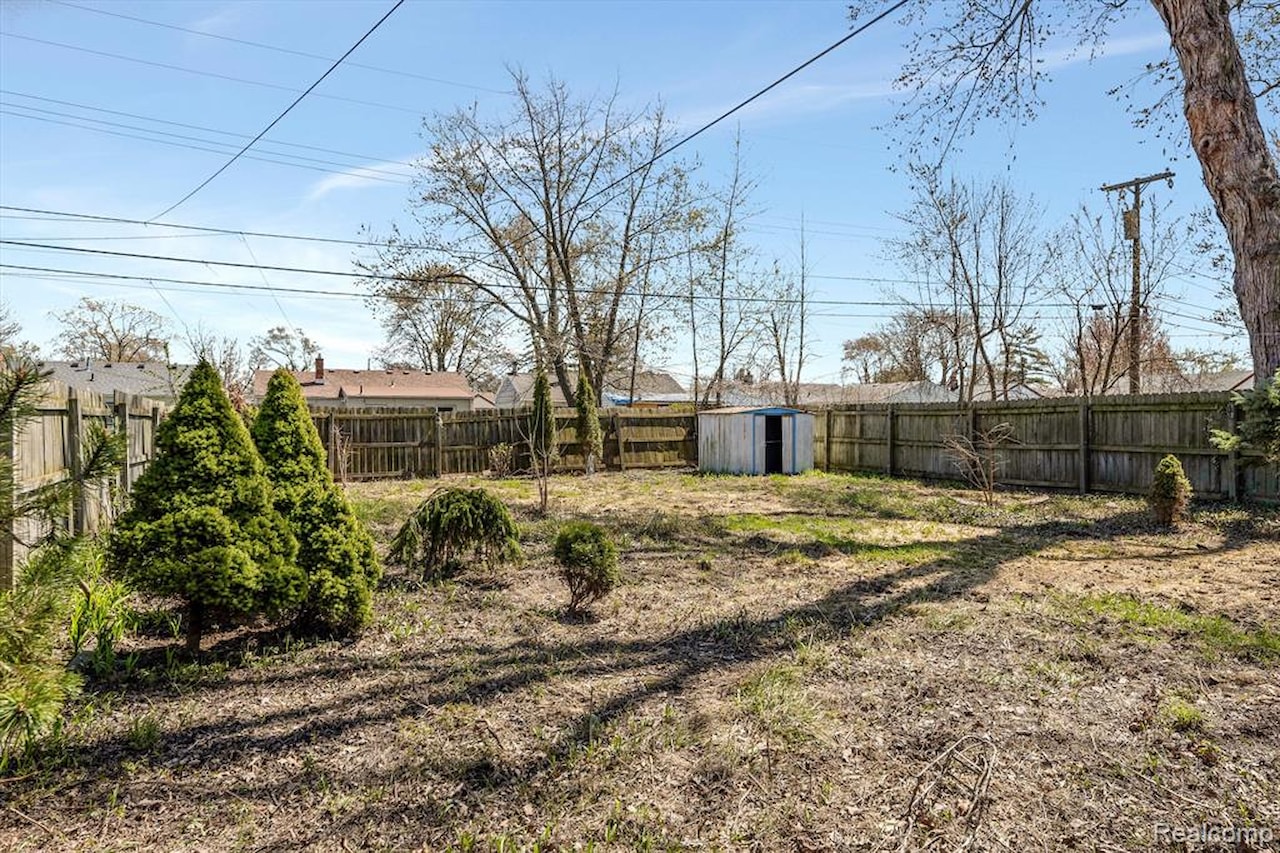 26110 Nagel St in Roseville, MI Photo 22