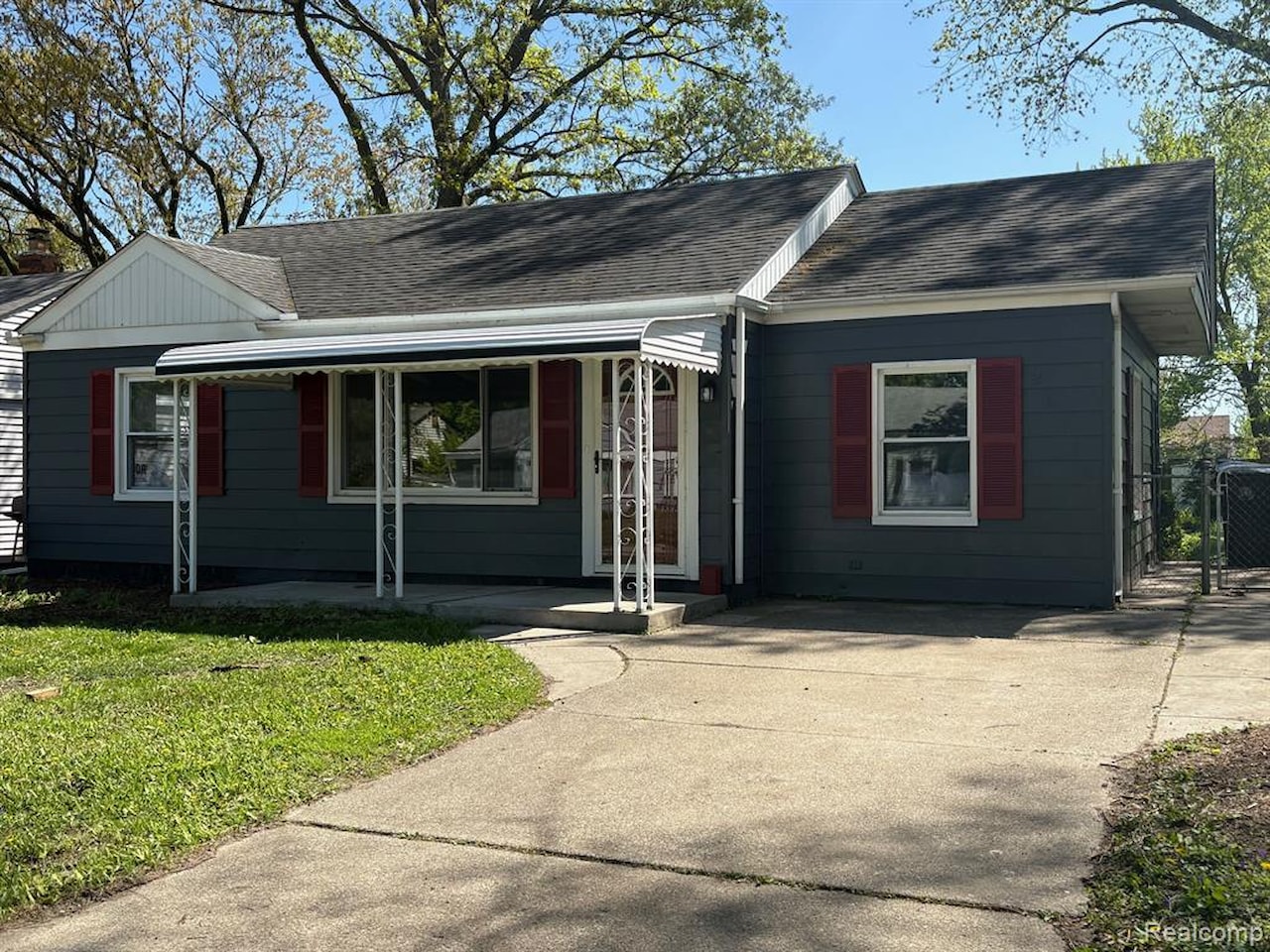 26110 Nagel St in Roseville, MI Photo 2