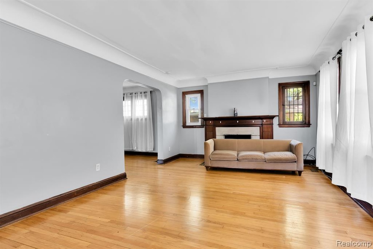 3835 Courville St in Detroit, MI Photo 2