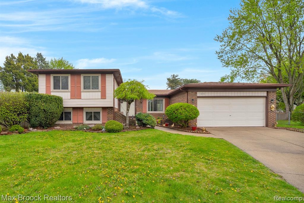 5076 Tyler Dr in Troy, MI Photo 2