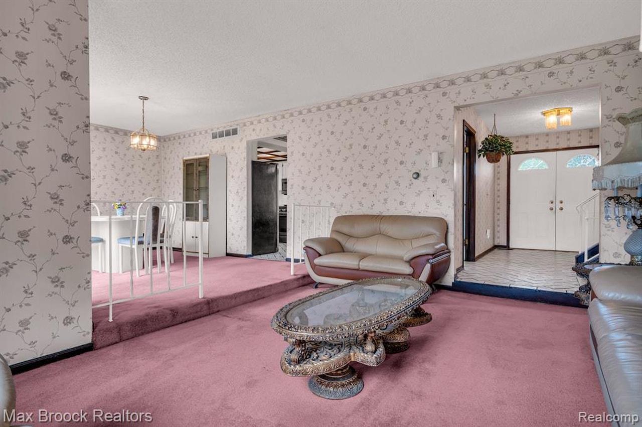 5076 Tyler Dr in Troy, MI Photo 14