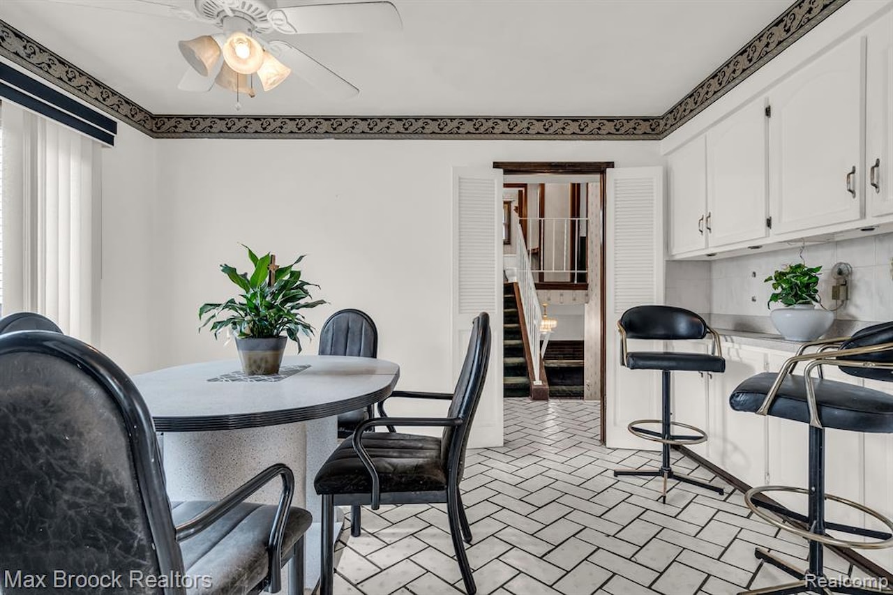 5076 Tyler Dr in Troy, MI Photo 9