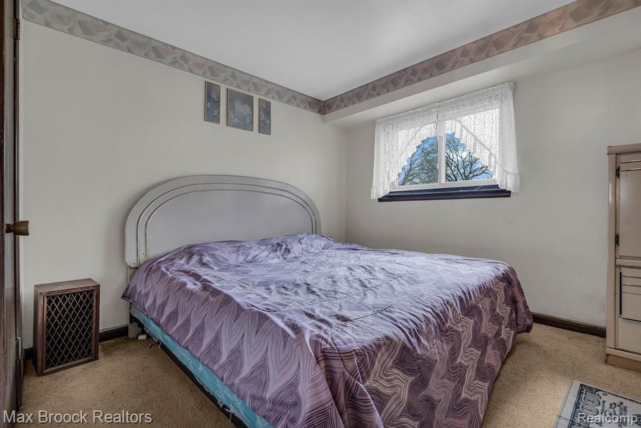 5076 Tyler Dr in Troy, MI Photo 16
